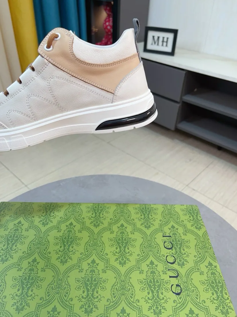 Men's shoes 💰440🌹🌹GUCCI [Gucci] New high-end brand of men's shoes, the latest fashionable casual men's shoes, trendy and versatile style, relaxed and sporty style, uppers imported from Italy, first-layer cowhide, genuine leather lining and ultra-fine workmanship. Original personalized fashionable rubber wear-resistant outsole, light and comfortable on the foot, size 38-44